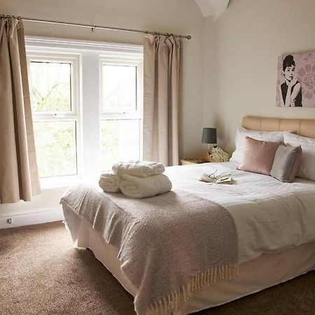 Comfy Big 7 Bedroom Townhouse Harrogate Luaran gambar