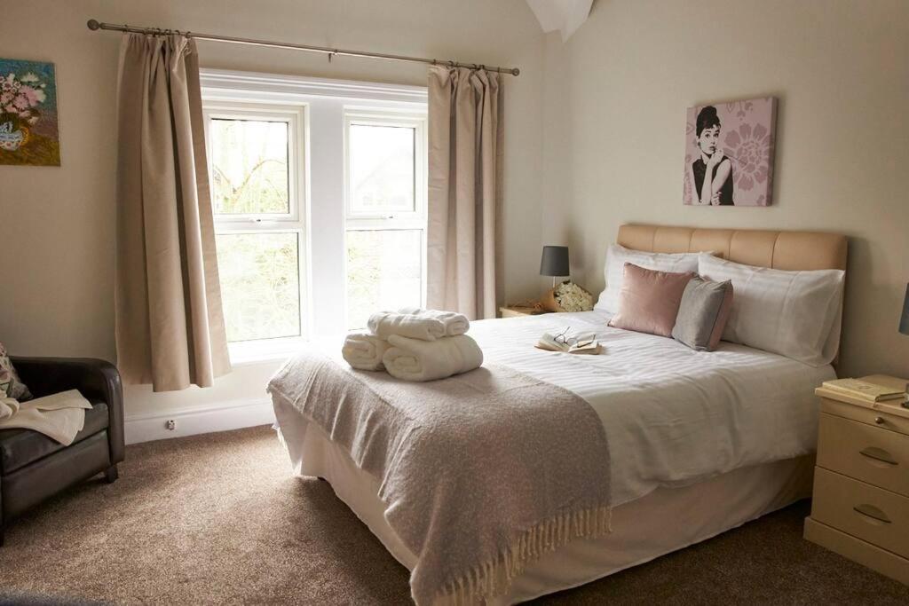 Comfy Big 7 Bedroom Townhouse Harrogate Luaran gambar
