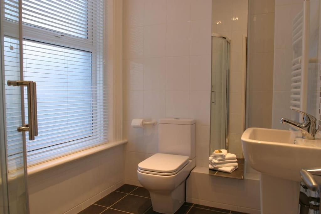 Comfy Big 7 Bedroom Townhouse Harrogate Luaran gambar